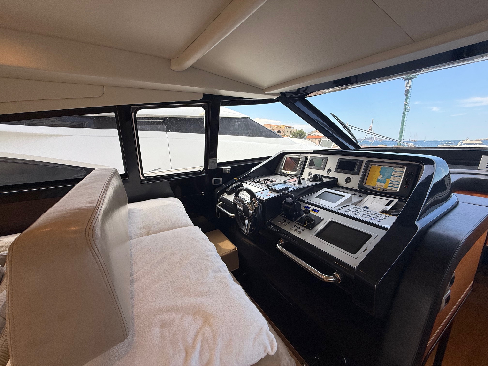 AB YACHTS – 68 HT