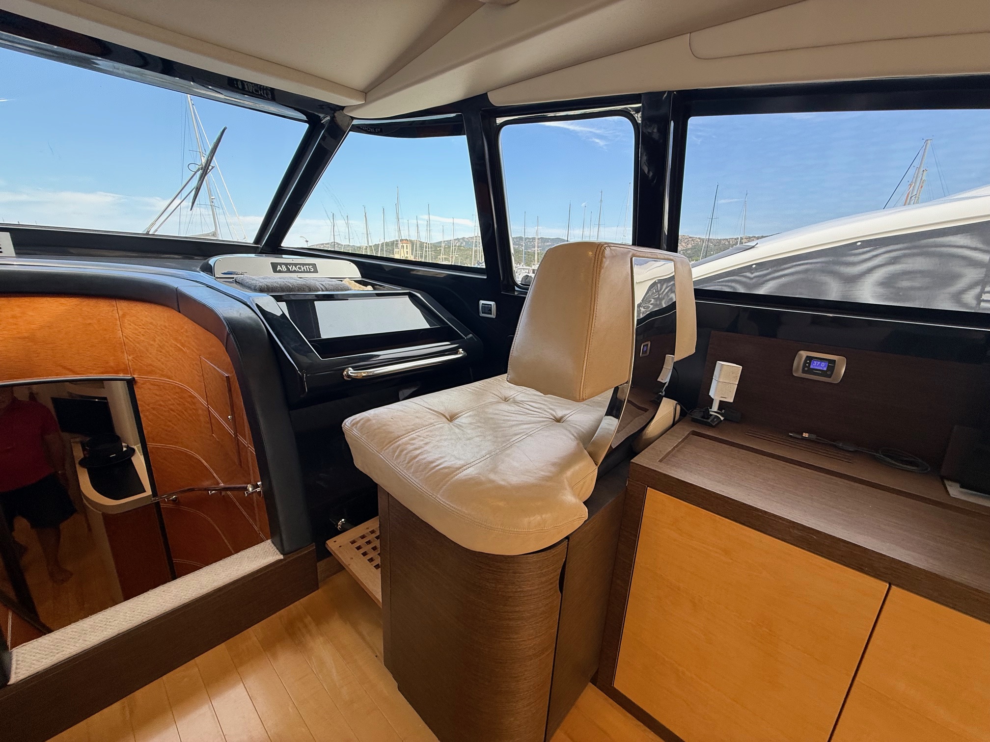 AB YACHTS – 68 HT