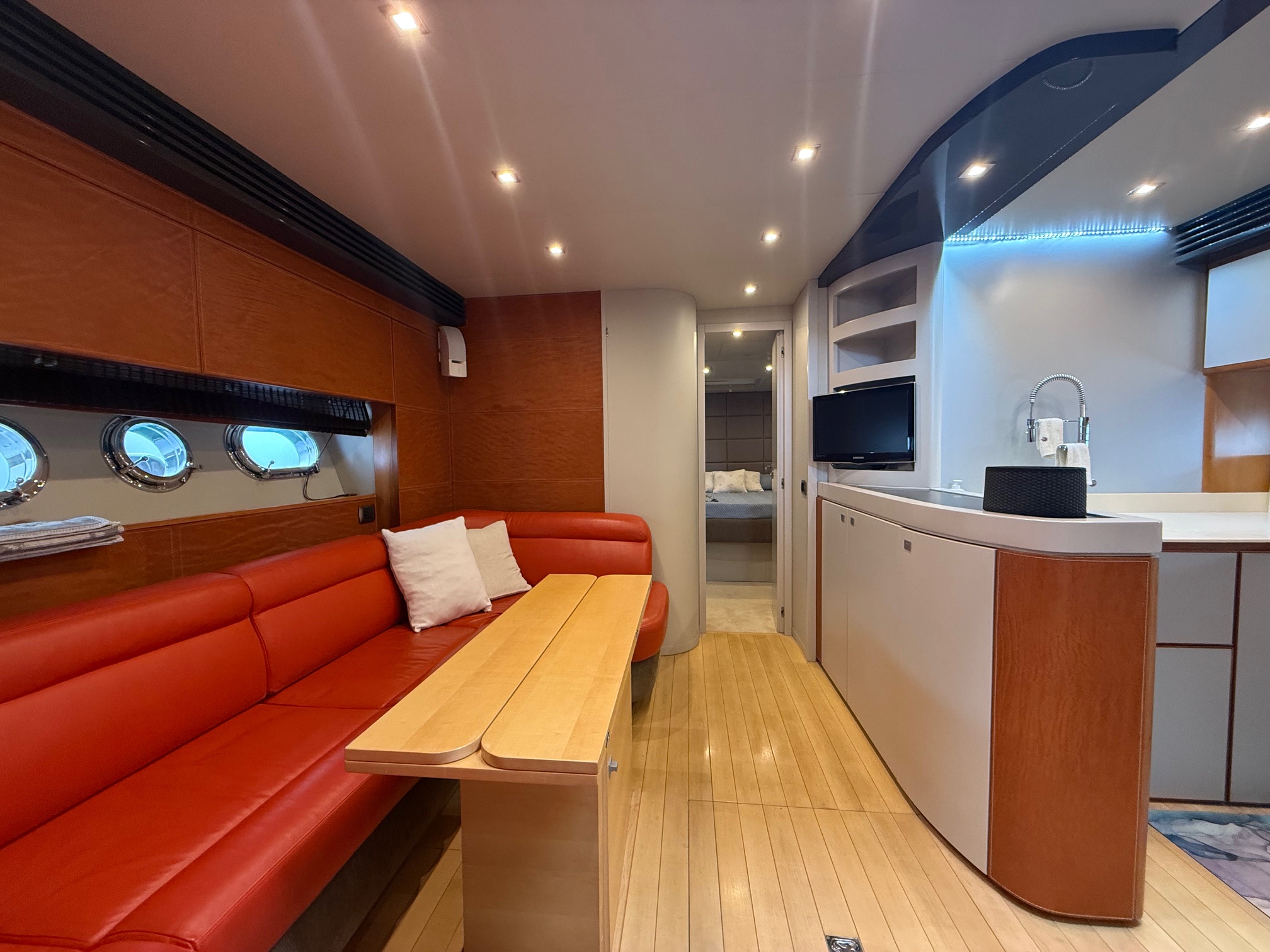 AB YACHTS – 68 HT