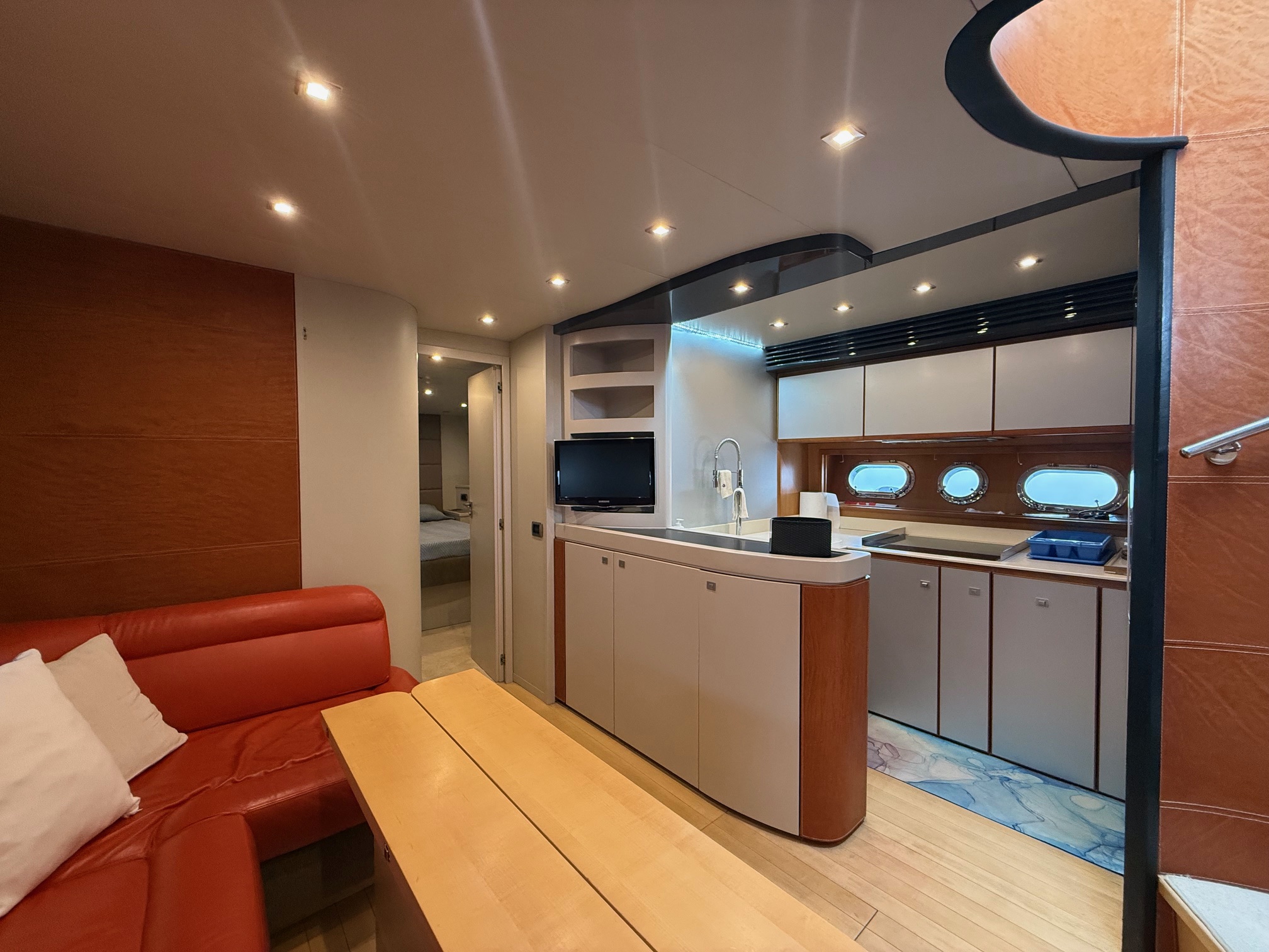 AB YACHTS – 68 HT