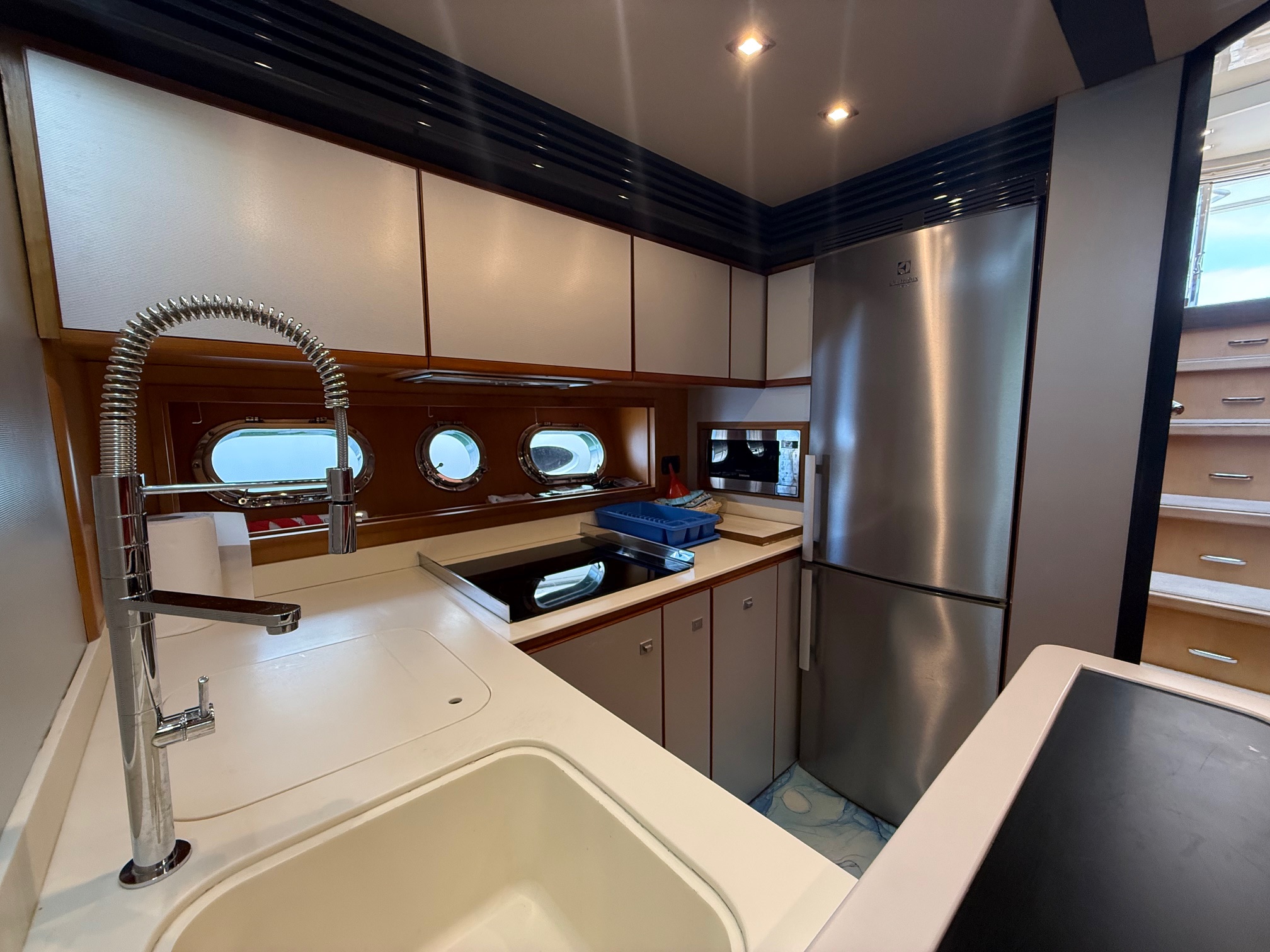 AB YACHTS – 68 HT