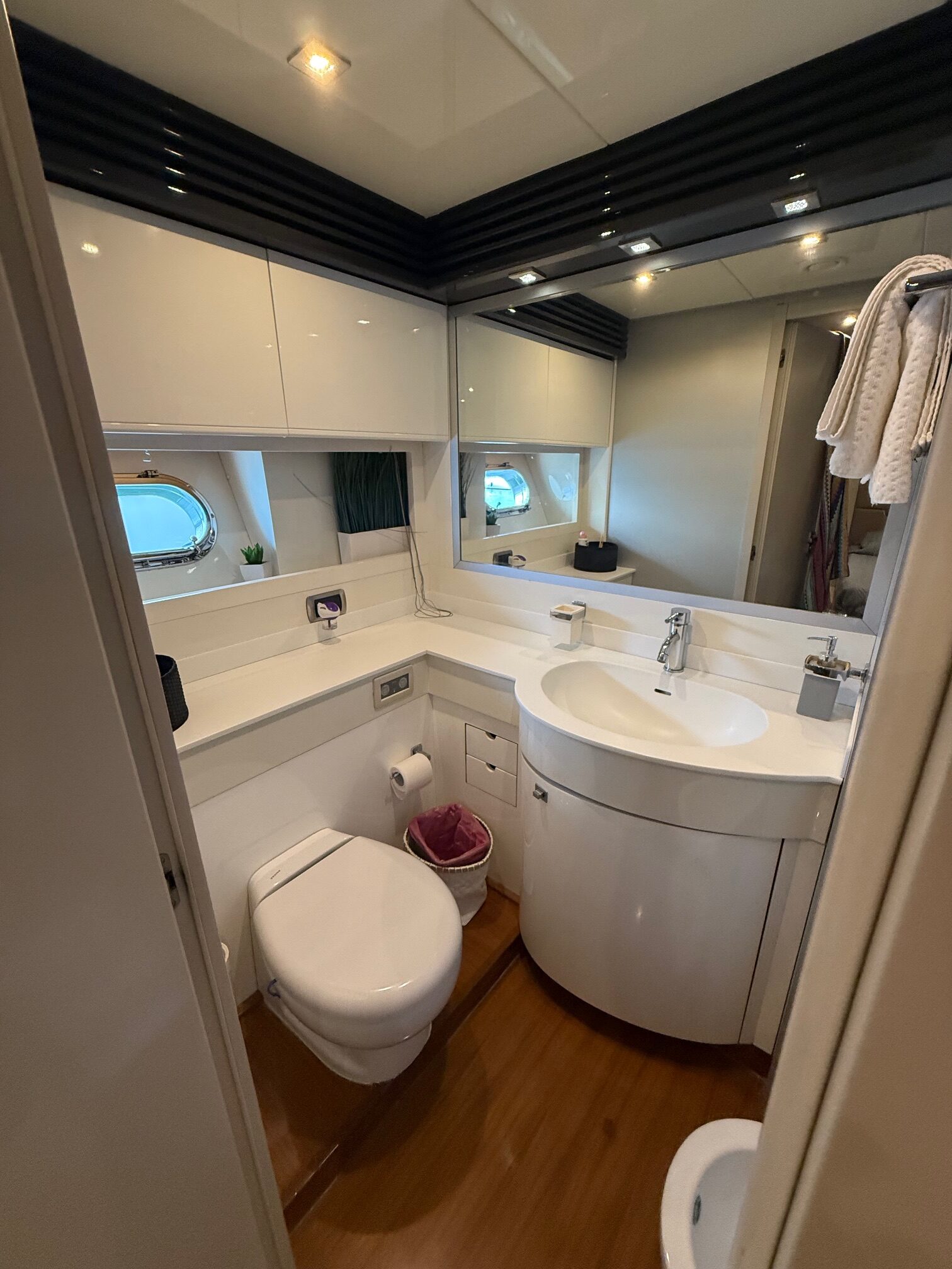 AB YACHTS – 68 HT
