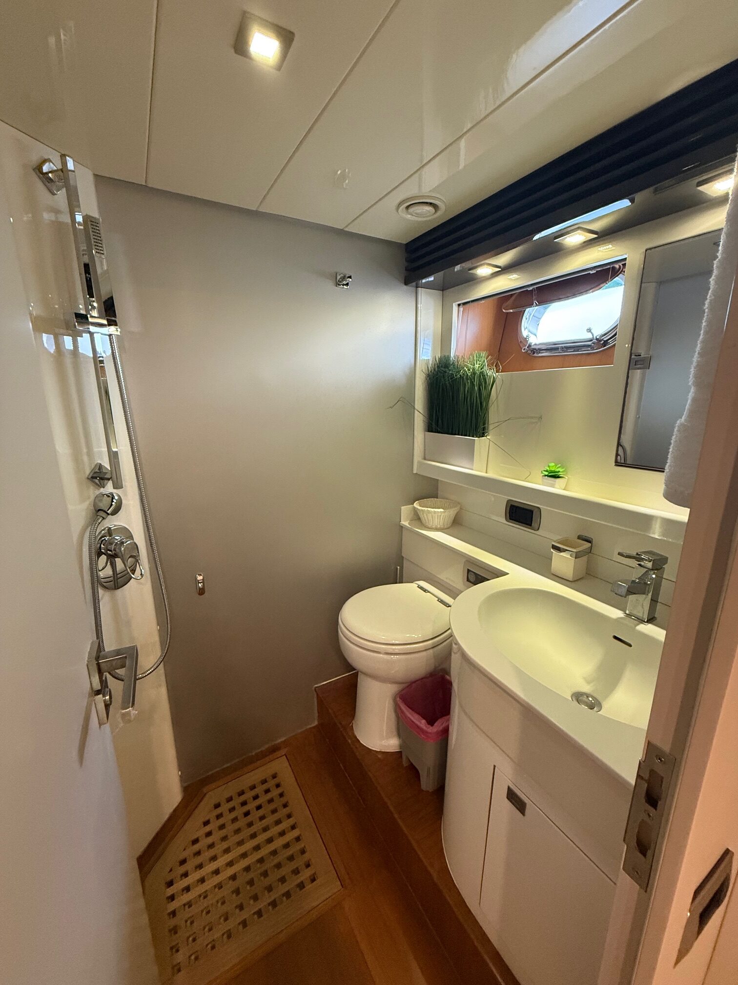 AB YACHTS – 68 HT