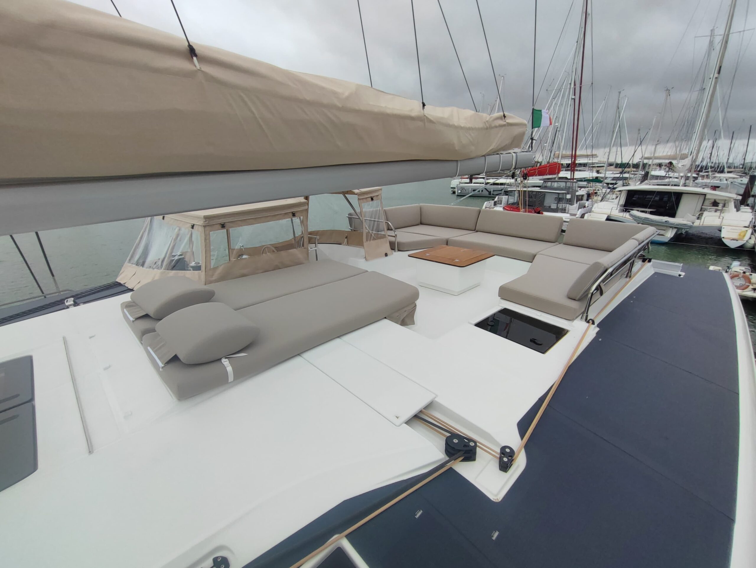 FOUNTAINE PAJOT AURA 51