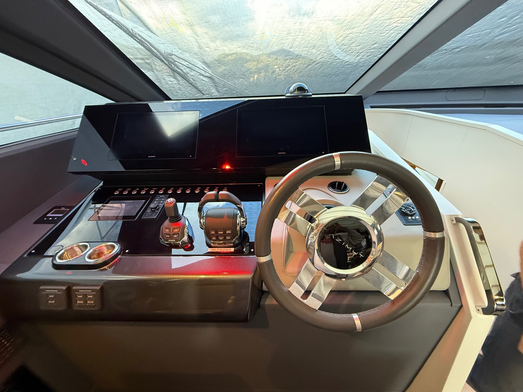 AZIMUT S8