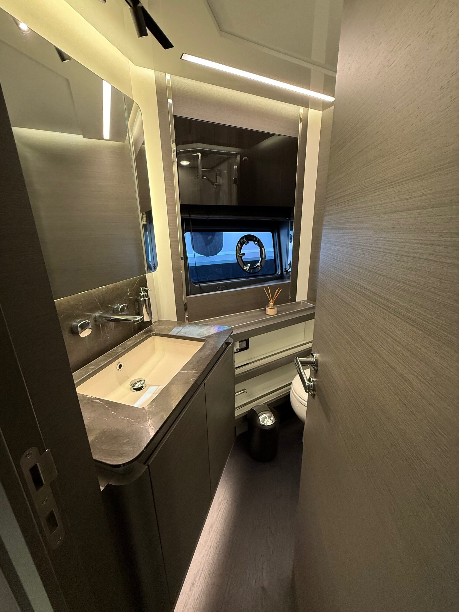 AZIMUT S8