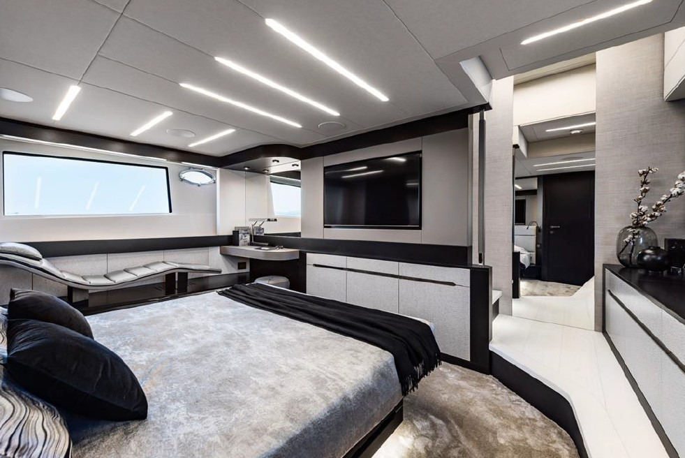 PERSHING 8X